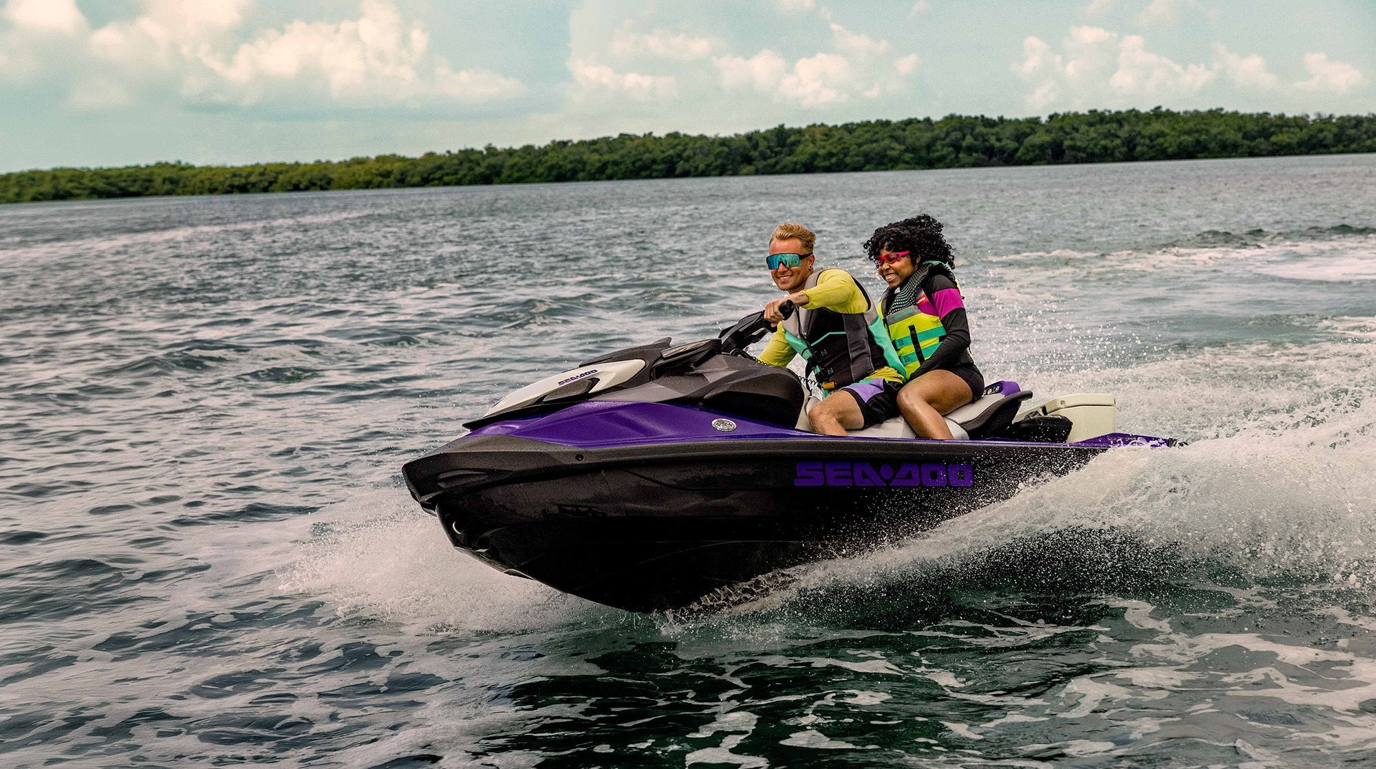 Dupla a bordo um Sea-Doo GTI SE