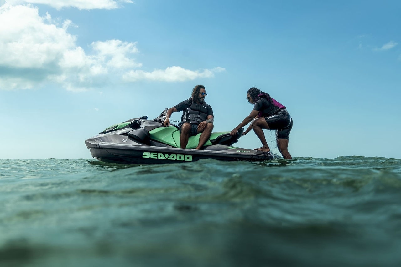 Dupla a bordo um Sea-Doo GTI SE