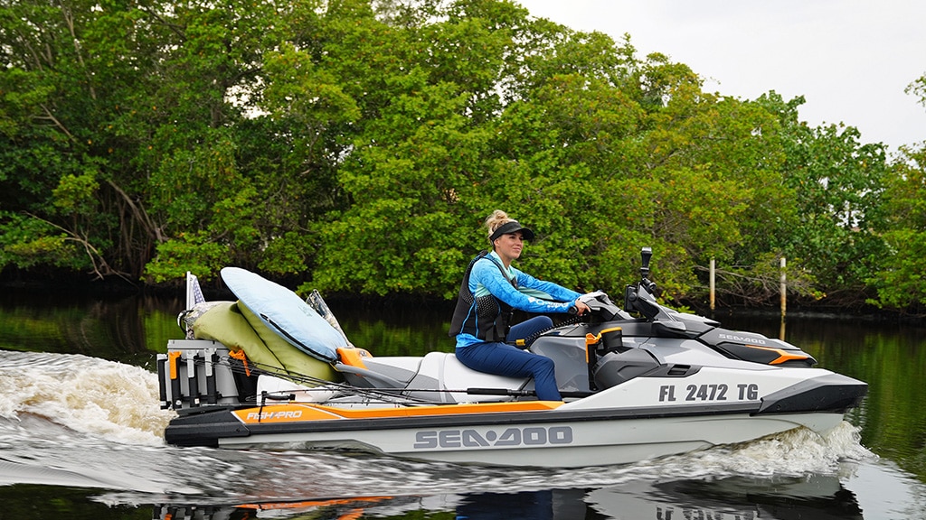 Ambassadeur Sea-Doo Bri Andrassy en randonnée sur sa motomarine FishPro