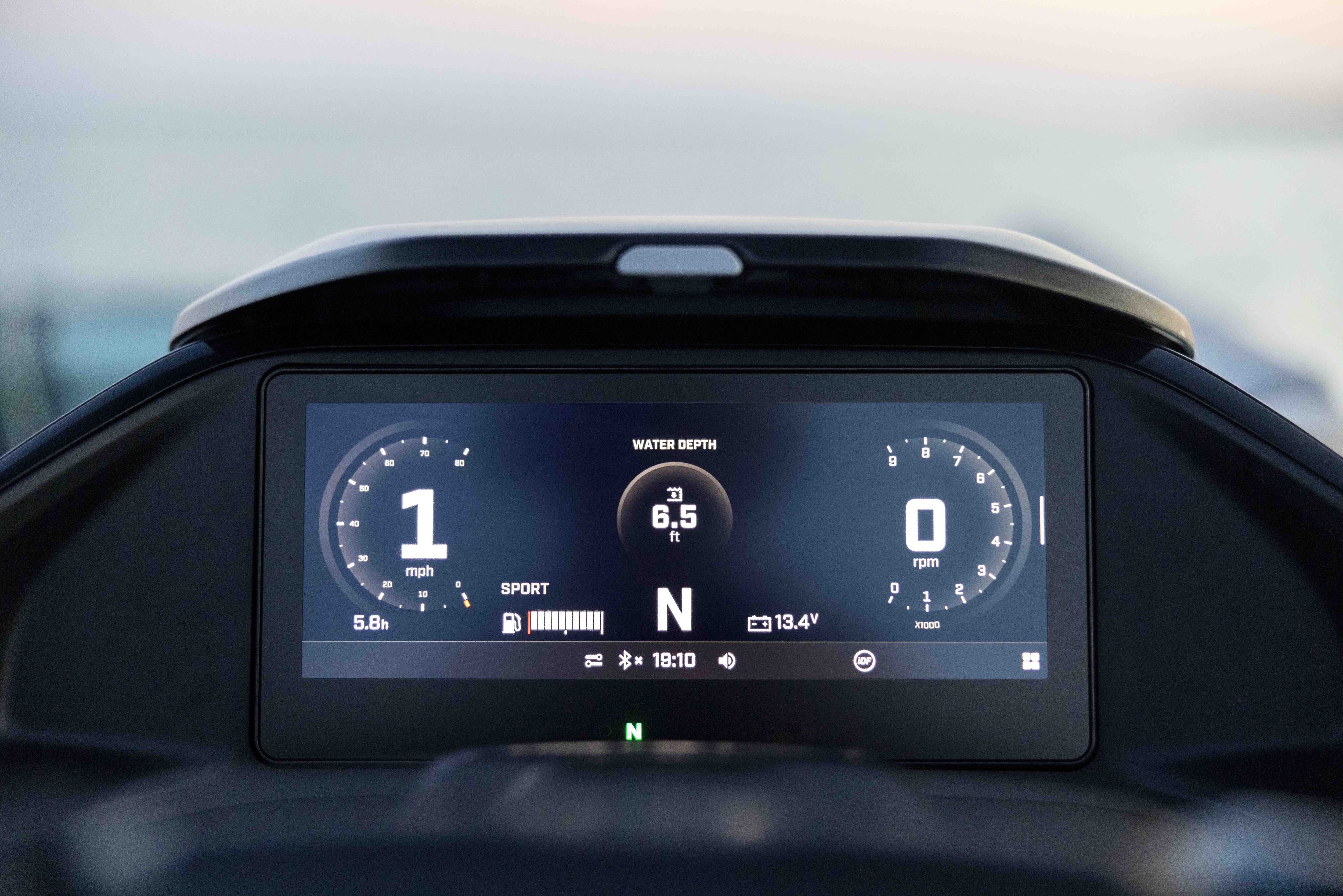 Sea-Doo Switch Cruise pontoon boat 10.25” touchscreen display