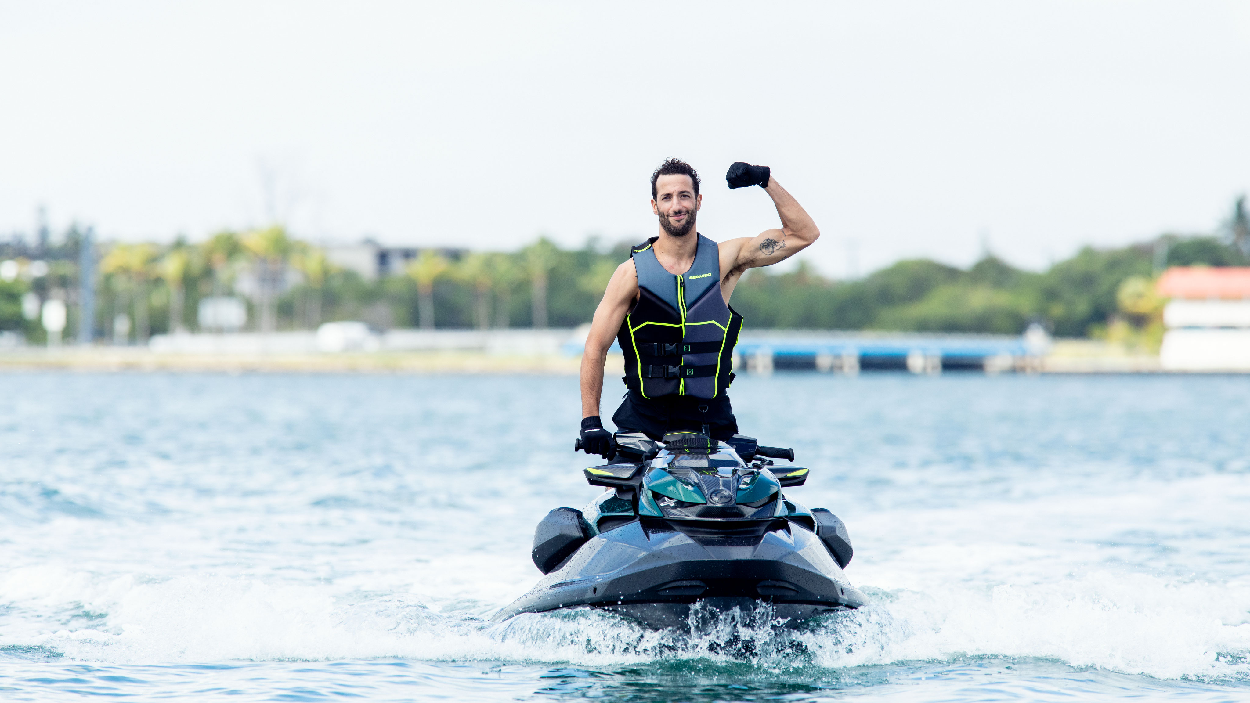 Daniel Ricciardo sur la nouvelle motomarine Performance Sea-Doo