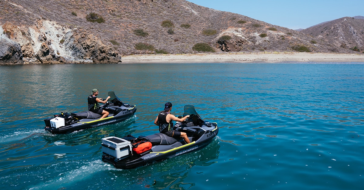 Amigos paseando con sus Explorer PRO