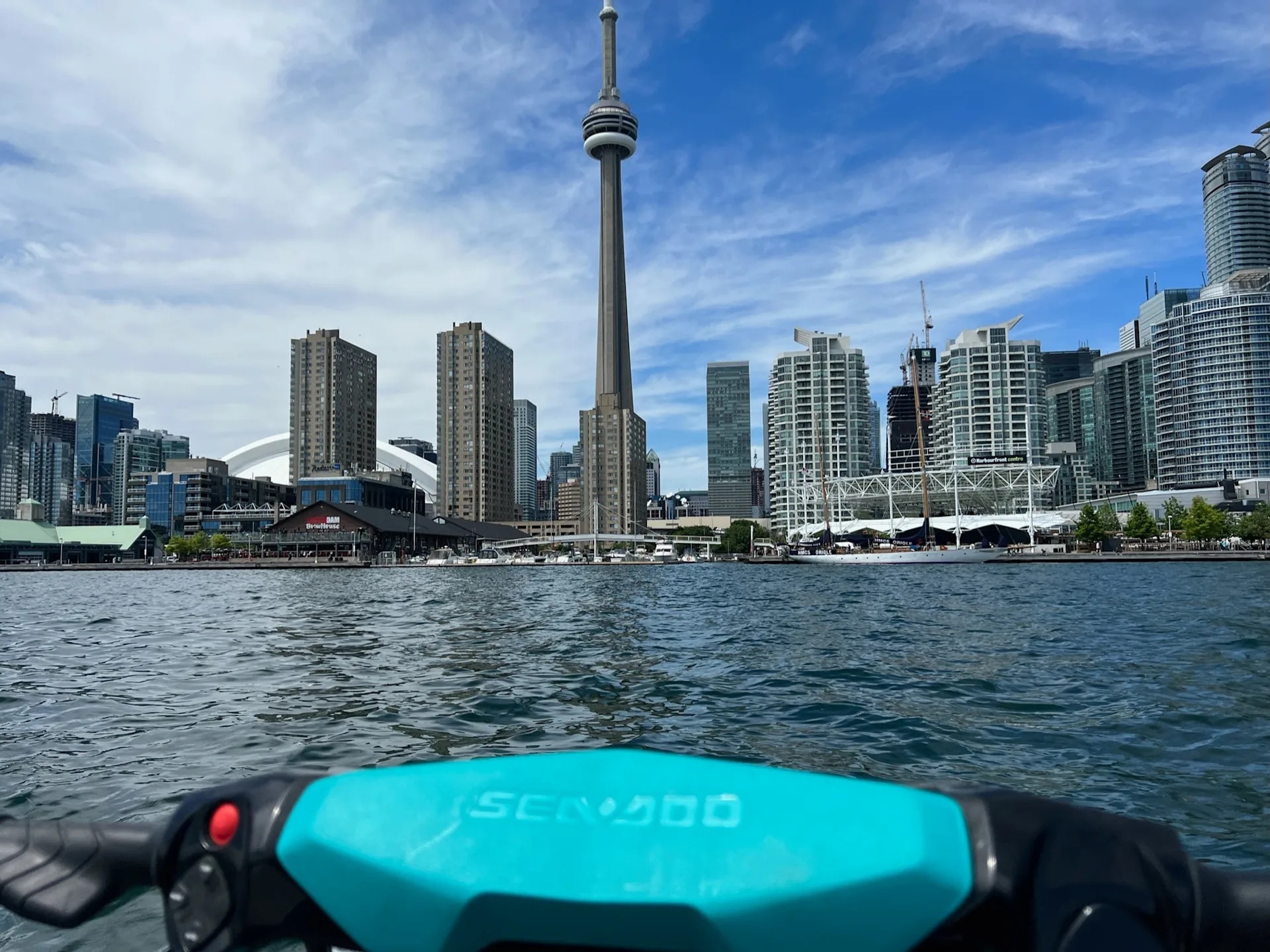 Vue de Toronto depuis le lac à bord d'un Sea-Doo