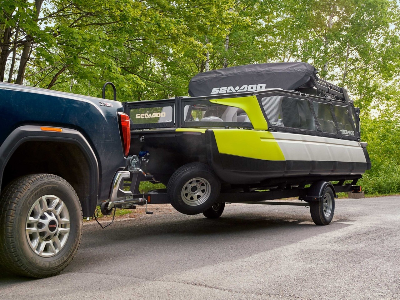 Ponton Sea-Doo Switch sur une remorque