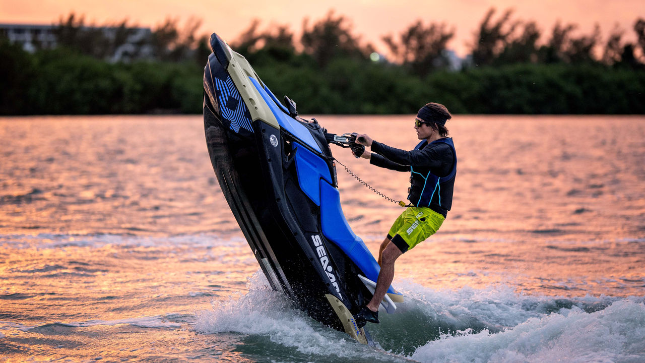 【後払い手数料無料】 Sea-Doo 2025 Spark Watercraft Personal Rec-Lite - Trixx シードゥー