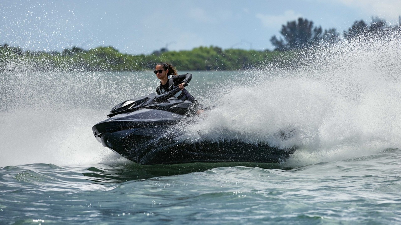 Sea-Doo RXP-X RS 300 2023年モデル：レース用パーソナルウォータークラフト