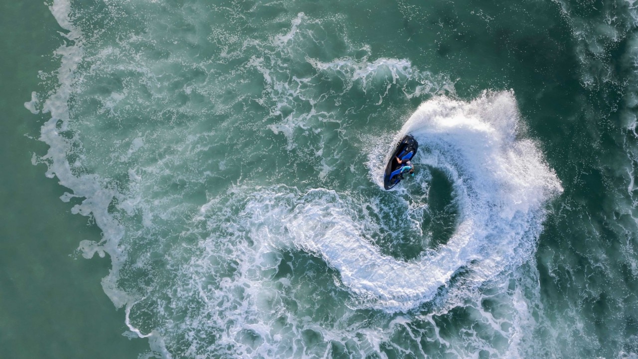 Sea-Doo WAKE PRO 上的三个朋友